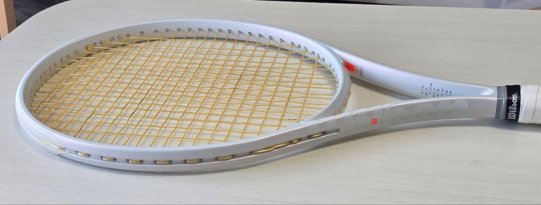 美品Wilson SHIFT 99 PRO V1 G2ガット張り上げ済