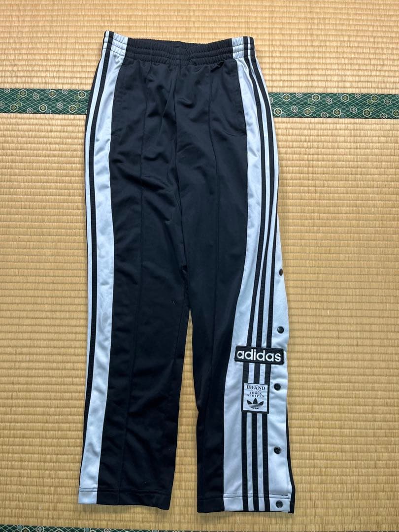 ブラックピンク着用　adidas アディブレイク　トラックパンツ