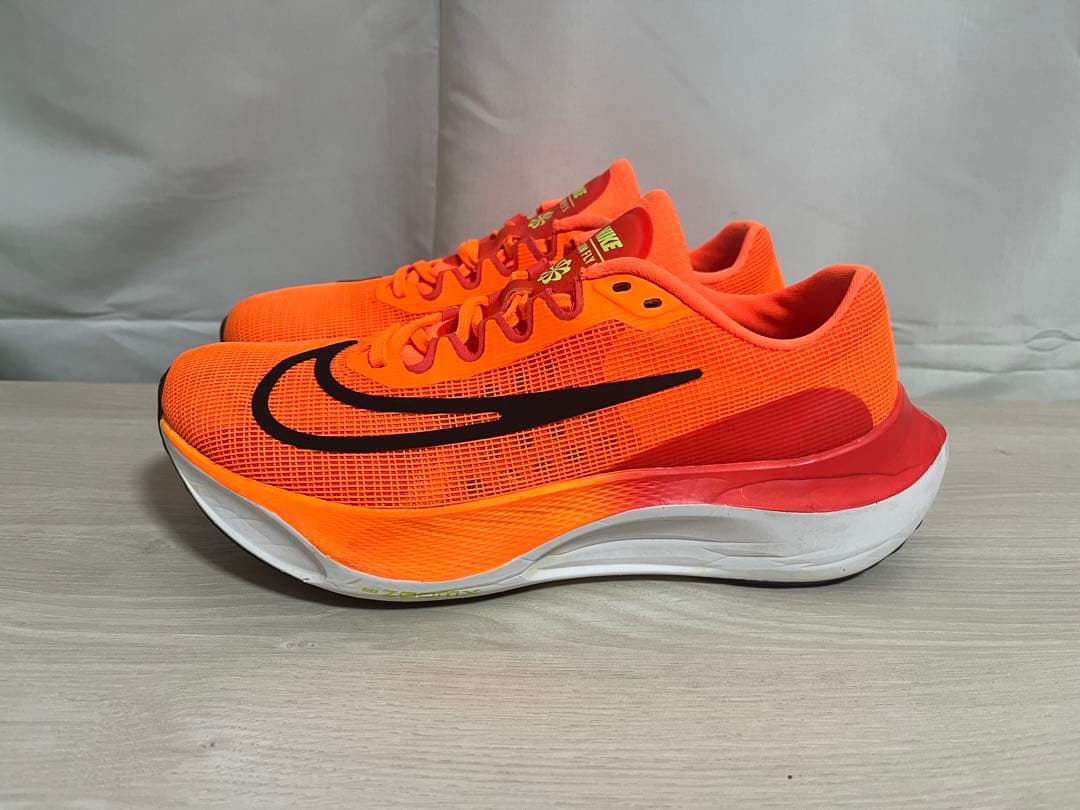 【美品】NIKE ズームフライ5 26cm オレンジ ランニングシューズカーボン