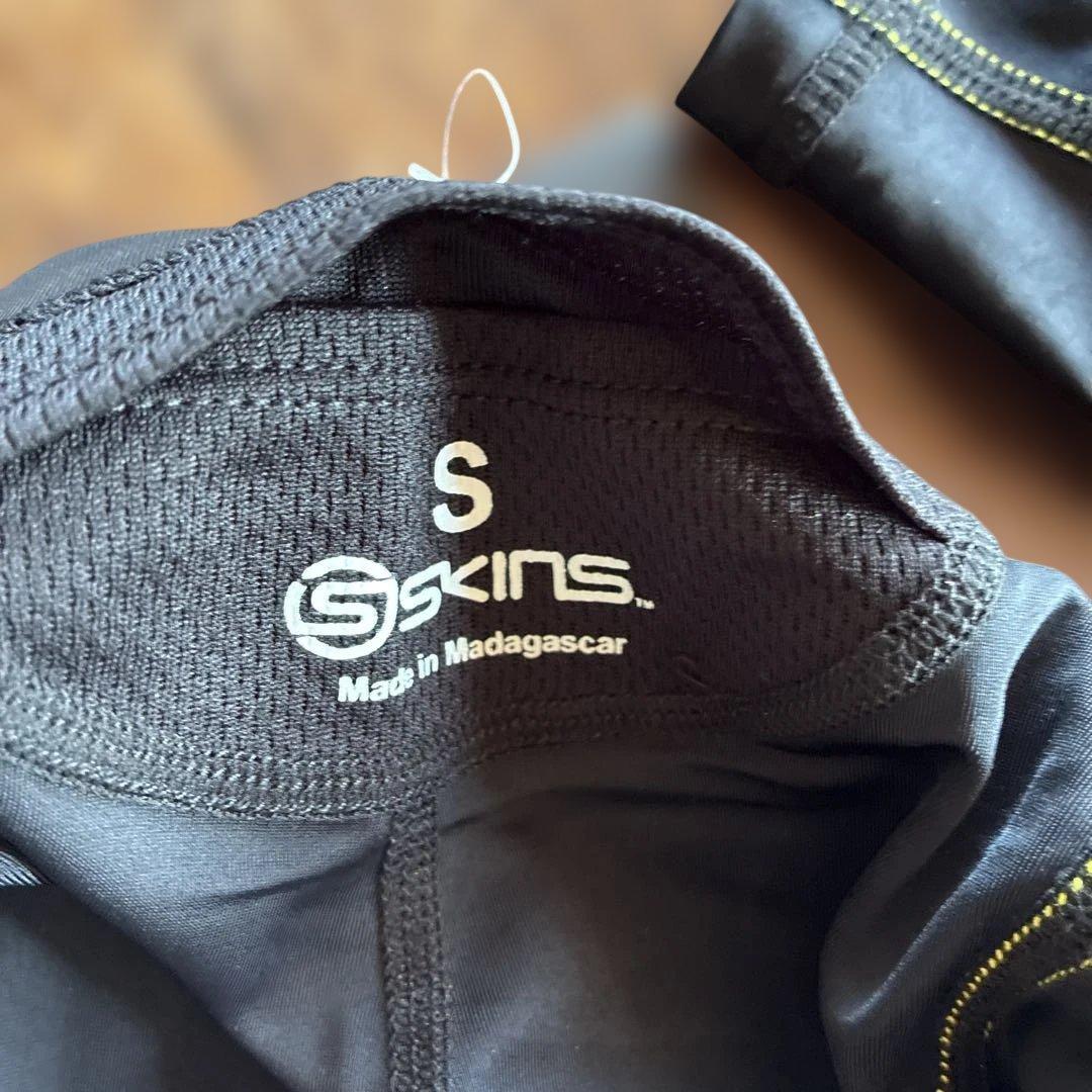 SKINS A400 タイツ Sサイズ　130〜145cm
