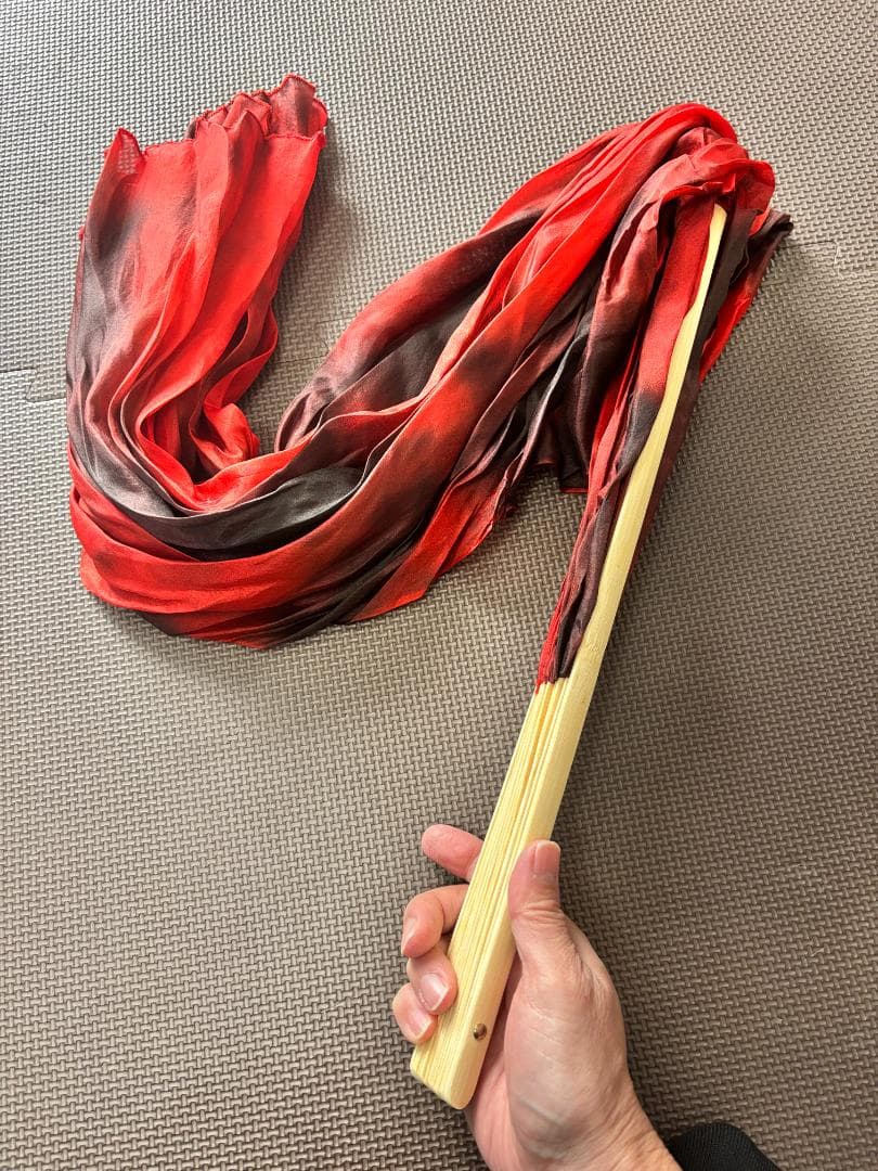 【新品】ビッグフラッターファンベール★右手のみ★赤黒タイダイ！高級100％シルク