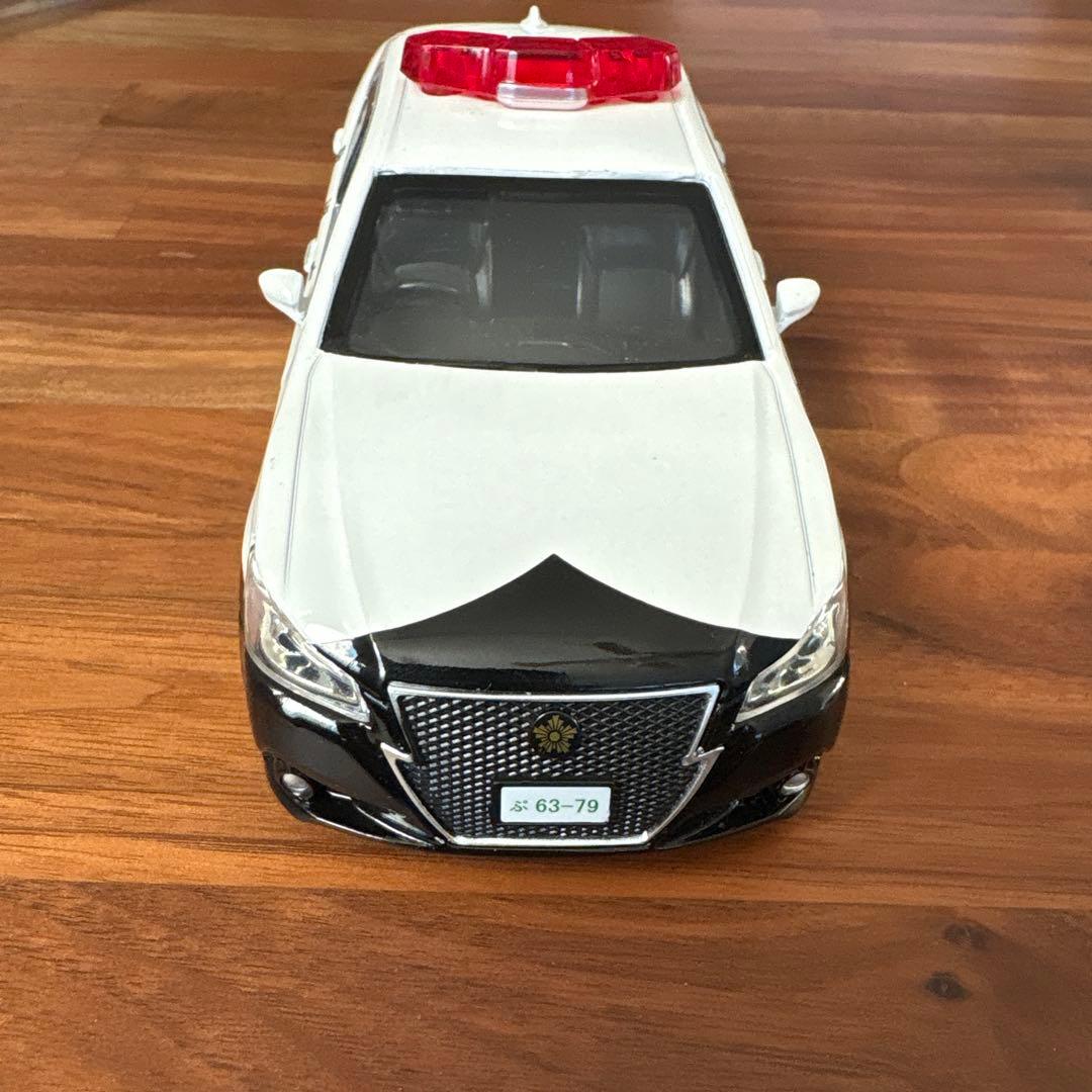 ピピットキー トヨタ クラウン パトロールカーを含むミニカー4台セット