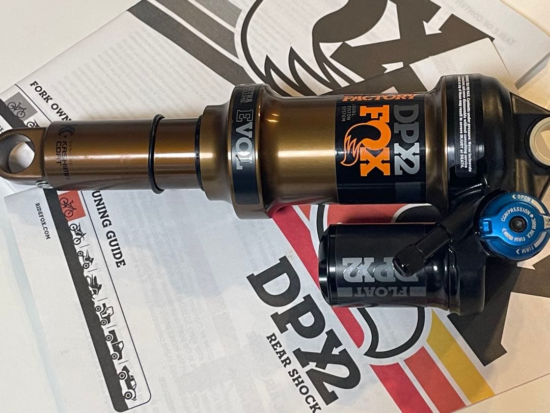 2018 FOX DPX2 リアサスペンション　195×50
