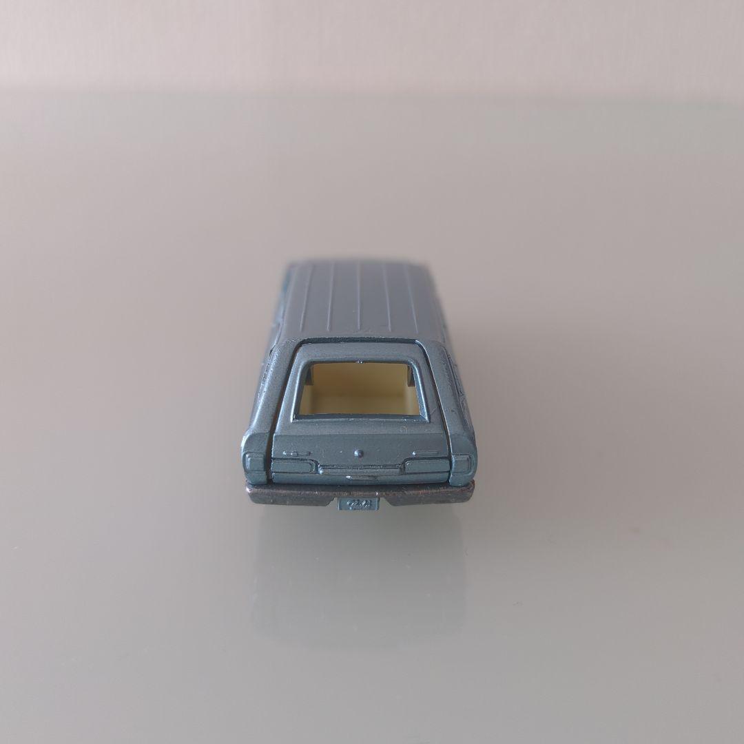 黒箱 トミカ ニッサンセドリック (サイドウインド開)色指定箱