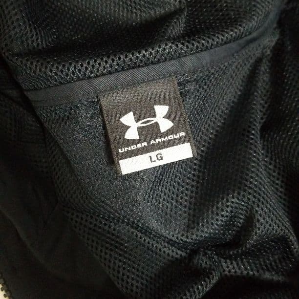 UNDER ARMOUR　ウインドブレーカー