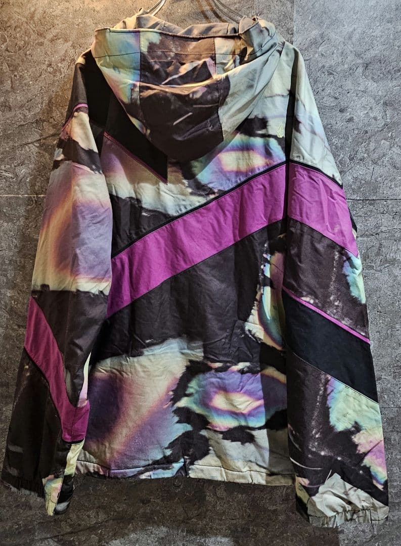 ✨上下セットアップ✨ VOLCOM　ボルコム　スノボウェア　虹色 総柄　L〜XL