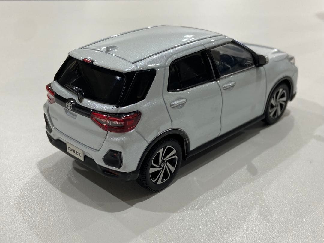 1/30 トヨタ　ライズ　カラーサンプル　非売品　ミニカー　ホワイトパール