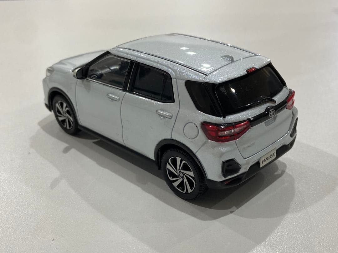 1/30 トヨタ　ライズ　カラーサンプル　非売品　ミニカー　ホワイトパール