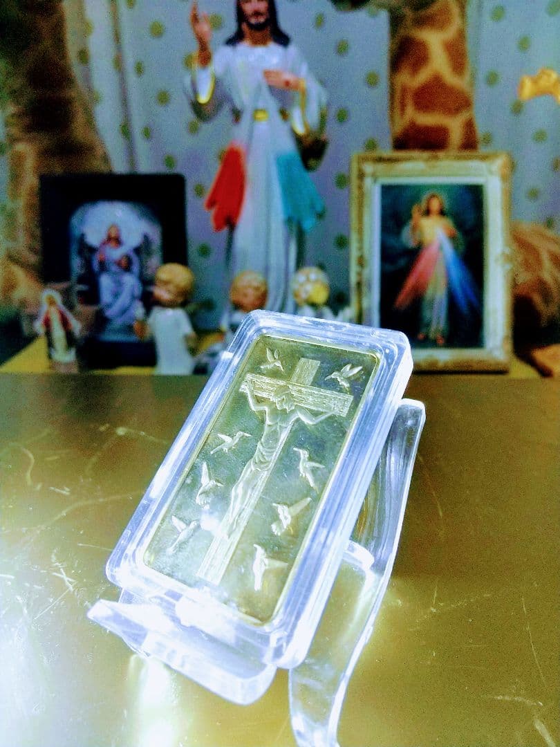 超綺麗&超豪華.ケース入り.金色.十字架入り.オマケ付きます