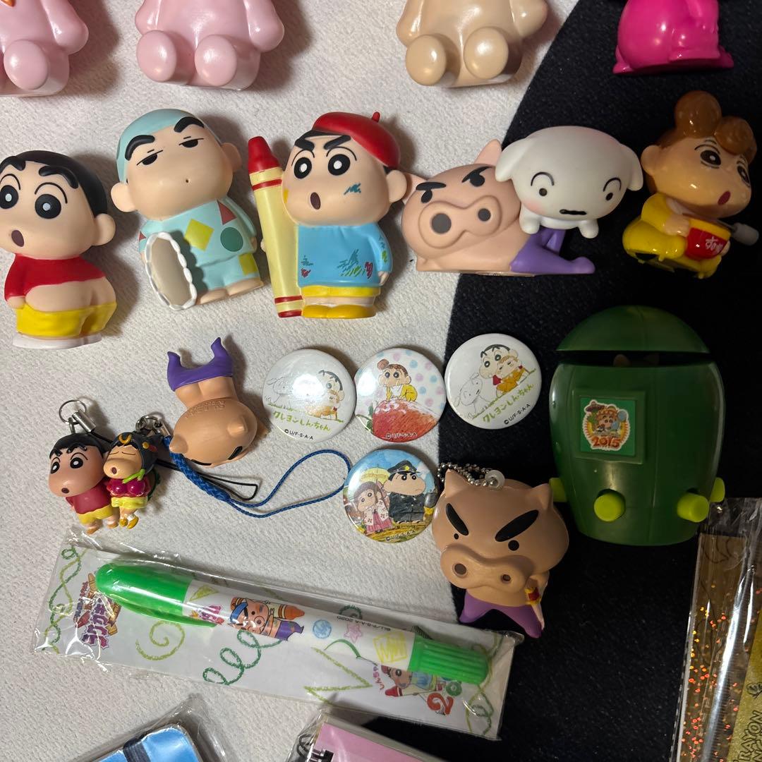 クレヨンしんちゃん　グッズ　まとめ売り　フィギュア　シール　キーホルダー