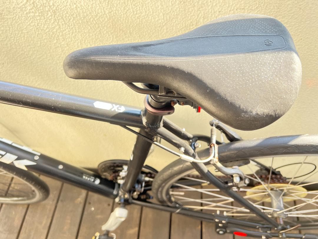 トレック ＴＲＥＫ FX7.4　シマノ２７段変速クロスバイク　５１０㎜　引取専用