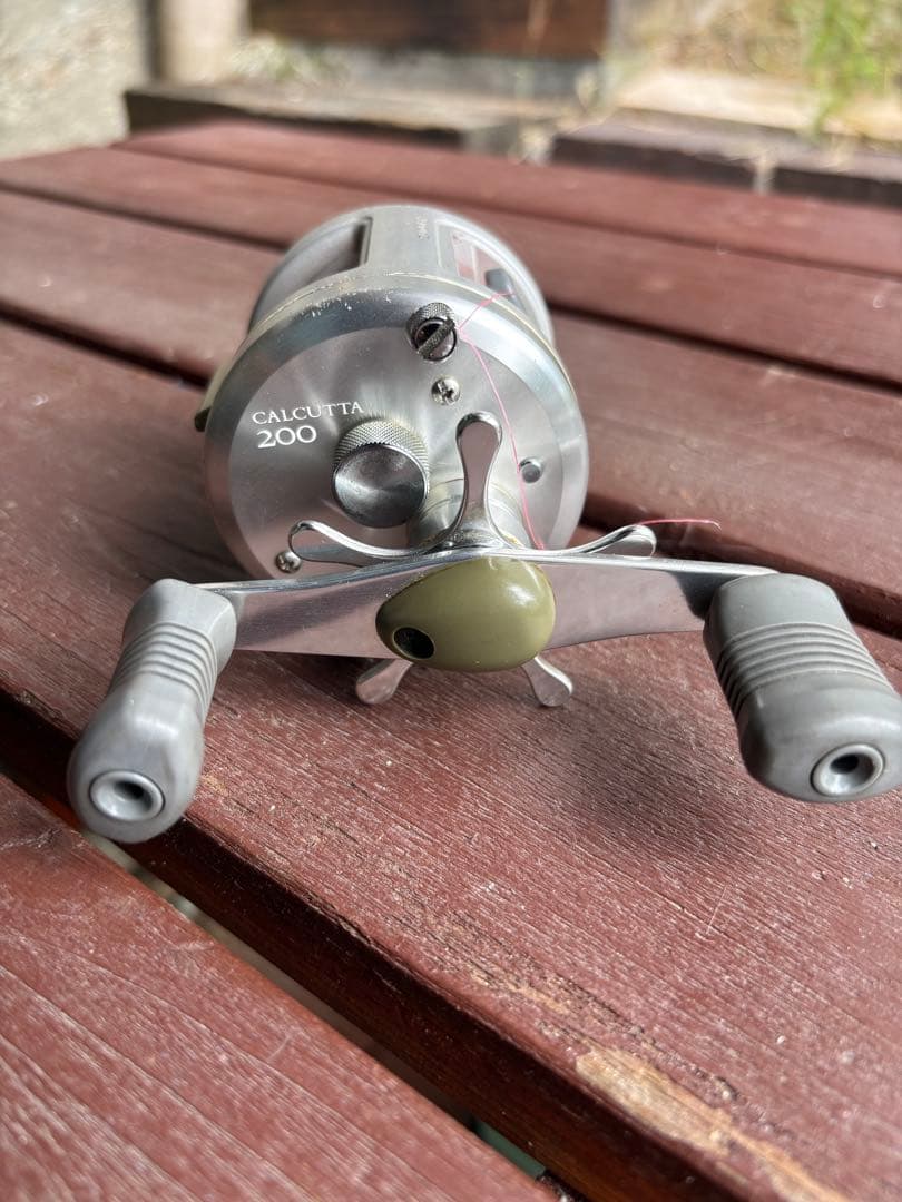 SHIMANO Calcutta 200 ベイトリール シルバー