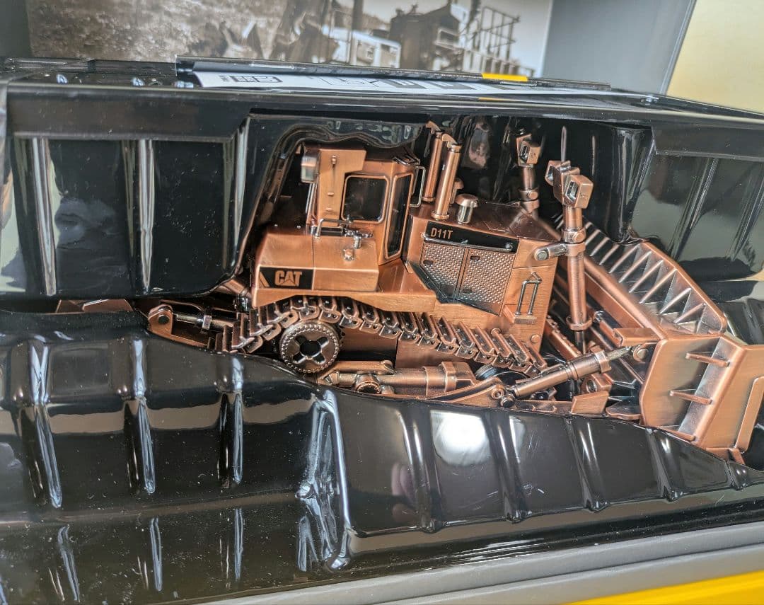 1/50 CAT D11T トラクター カッパーフィニッシュ 　新品未使用