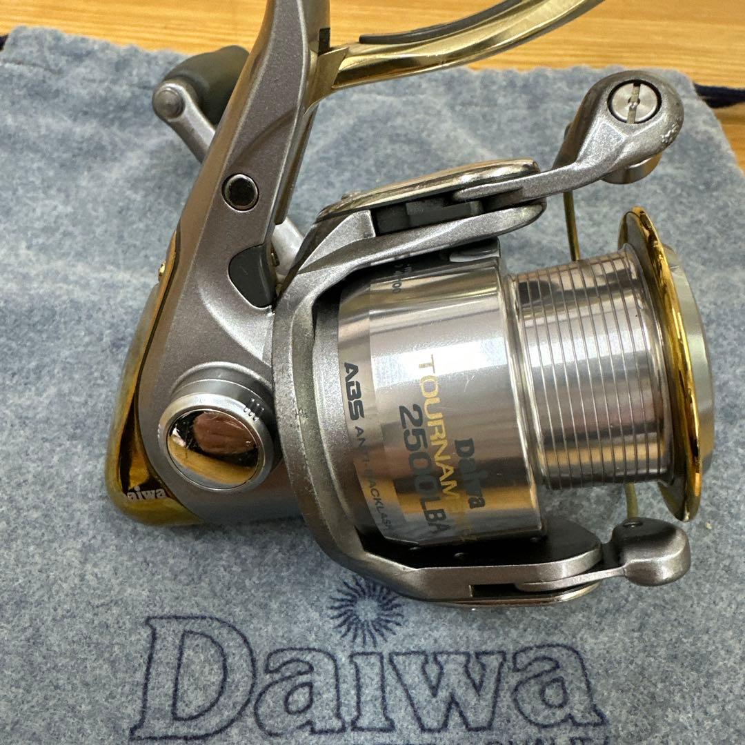DAIWA ダイワトーナメントISO 2500LBAと替えスプール2000LBA