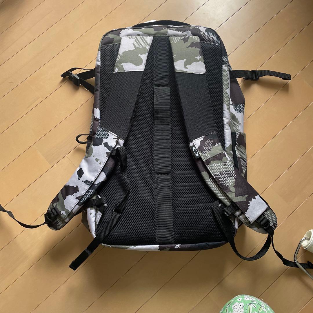 OAKLEY リュック　ノートパソコン/シューズ収納可能