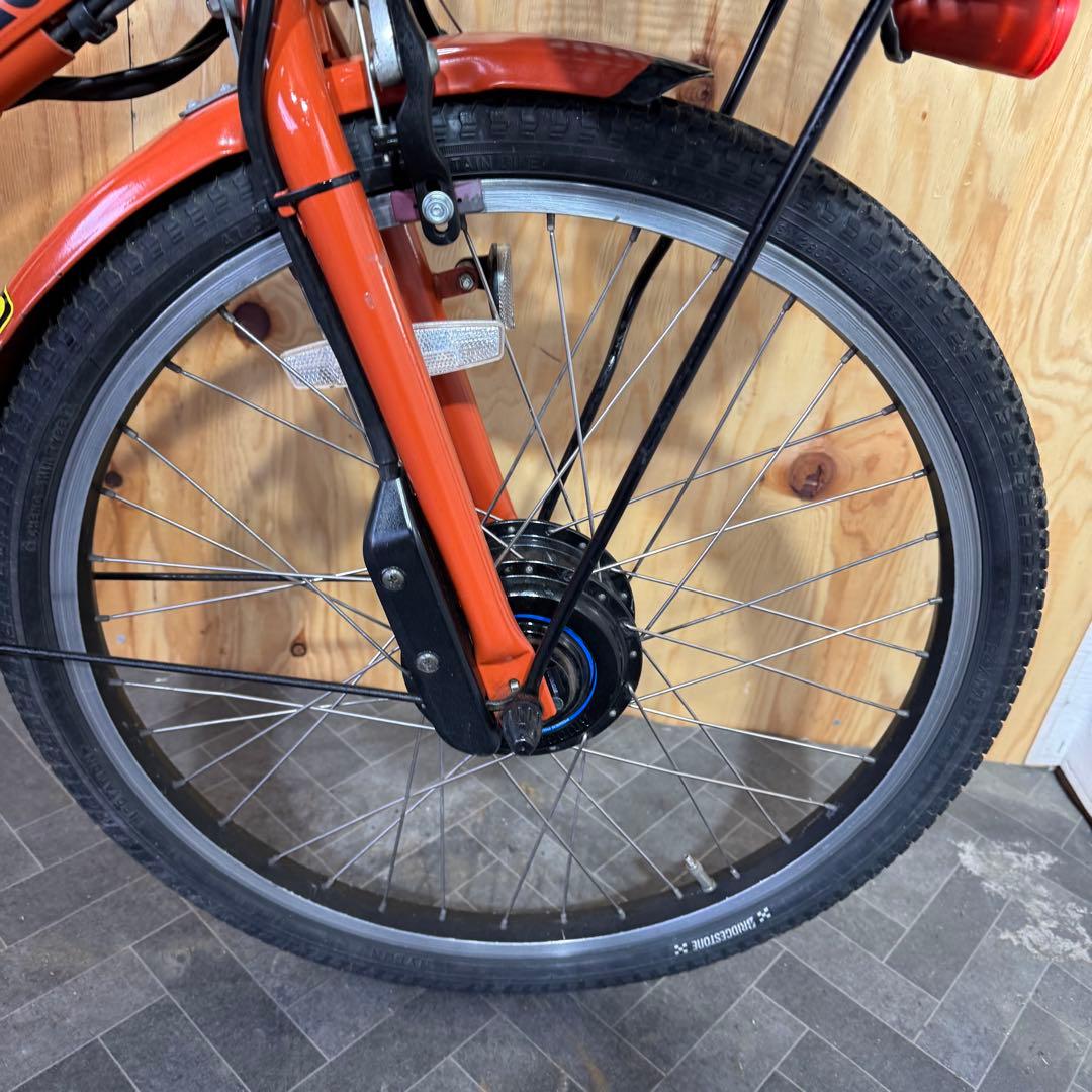 オレンジ色 電動アシスト自転車 シティタイプ