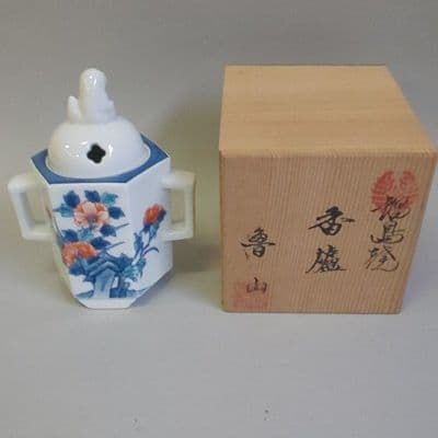 伊万里廬山窯 岩牡丹六角耳付香炉