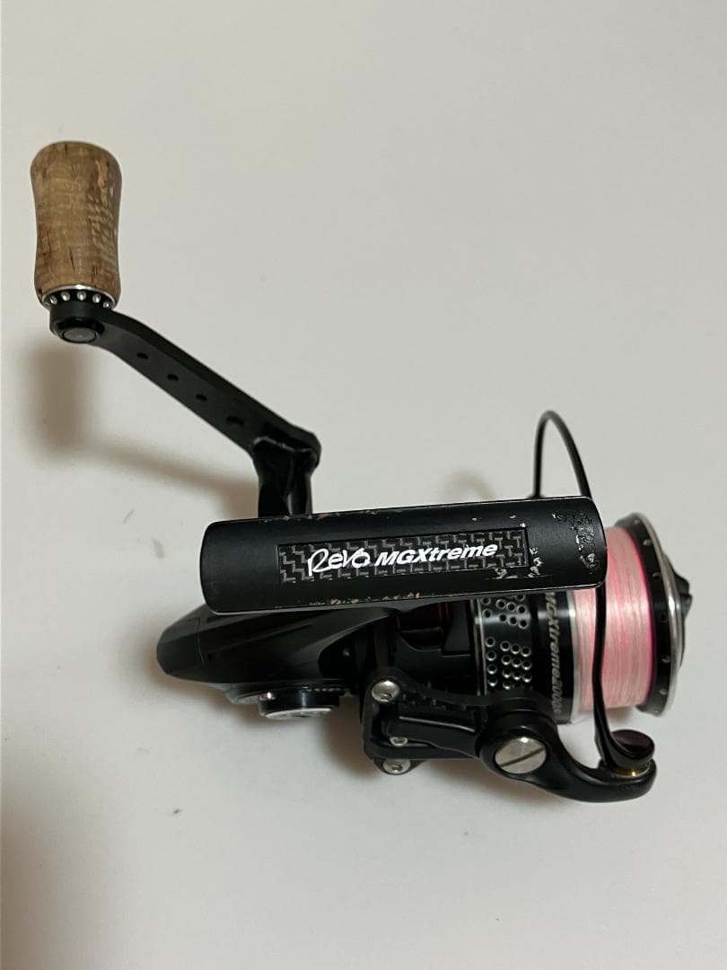 Abu Garcia Revo MGXtreme 2000sスピニングリール