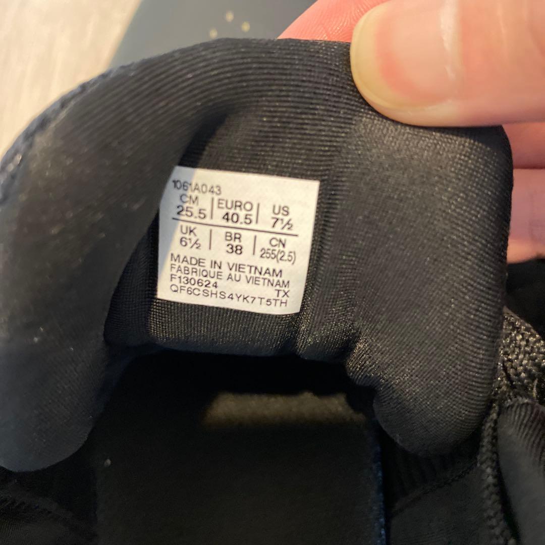 asics バッシュ25.5cm NOVA SURGE LOW 1061A043